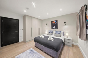 Modern 4 Bed 4 Bath Home in Reading Perfect for Business and Contractors with Free Parking